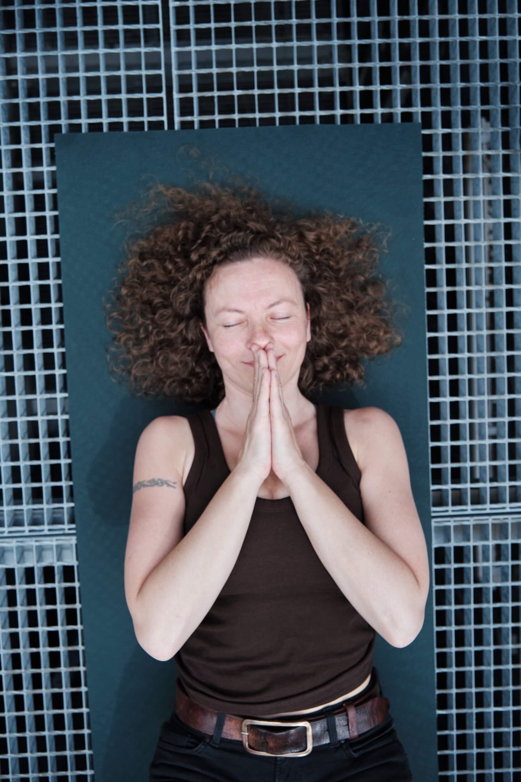 Rasmus Schübel Fotograf Münster Kacha Goehrtz purefreude Yoga Website Video authentisches Portrait Yoga Coach natürlich