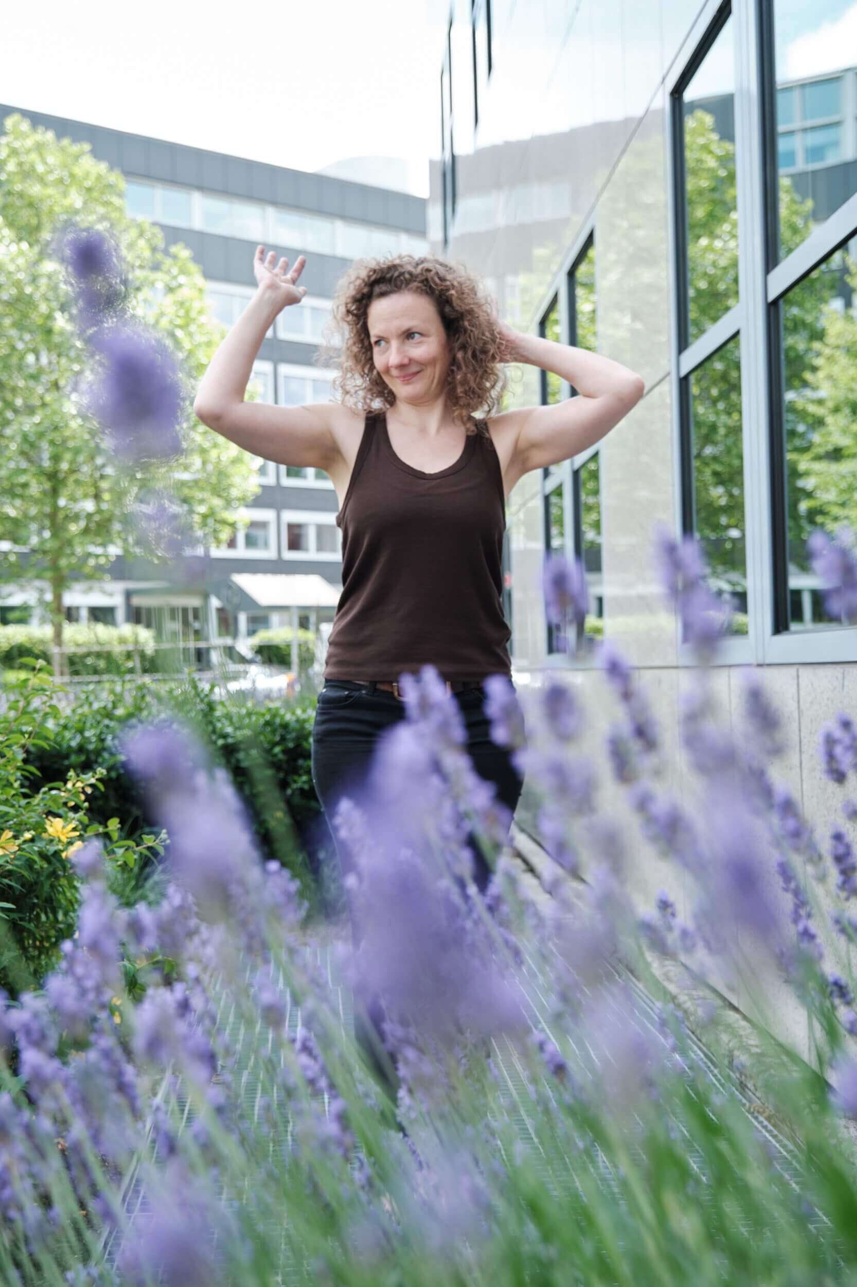 Rasmus Schübel Fotograf Münster Kacha Goehrtz purefreude Yoga Marke Branding professionelles Portrait Yogalehrerin harmonisch