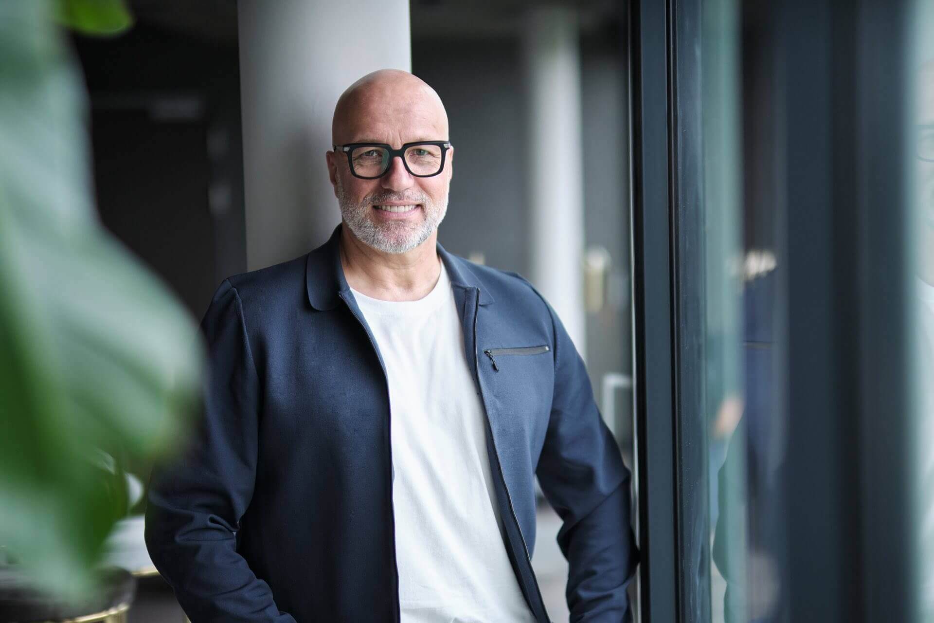 Rasmus Schübel Fotograf Münster Martin Heppner LinkedIn Foto authentisches Business Portrait OBS Zoom Coach professionell