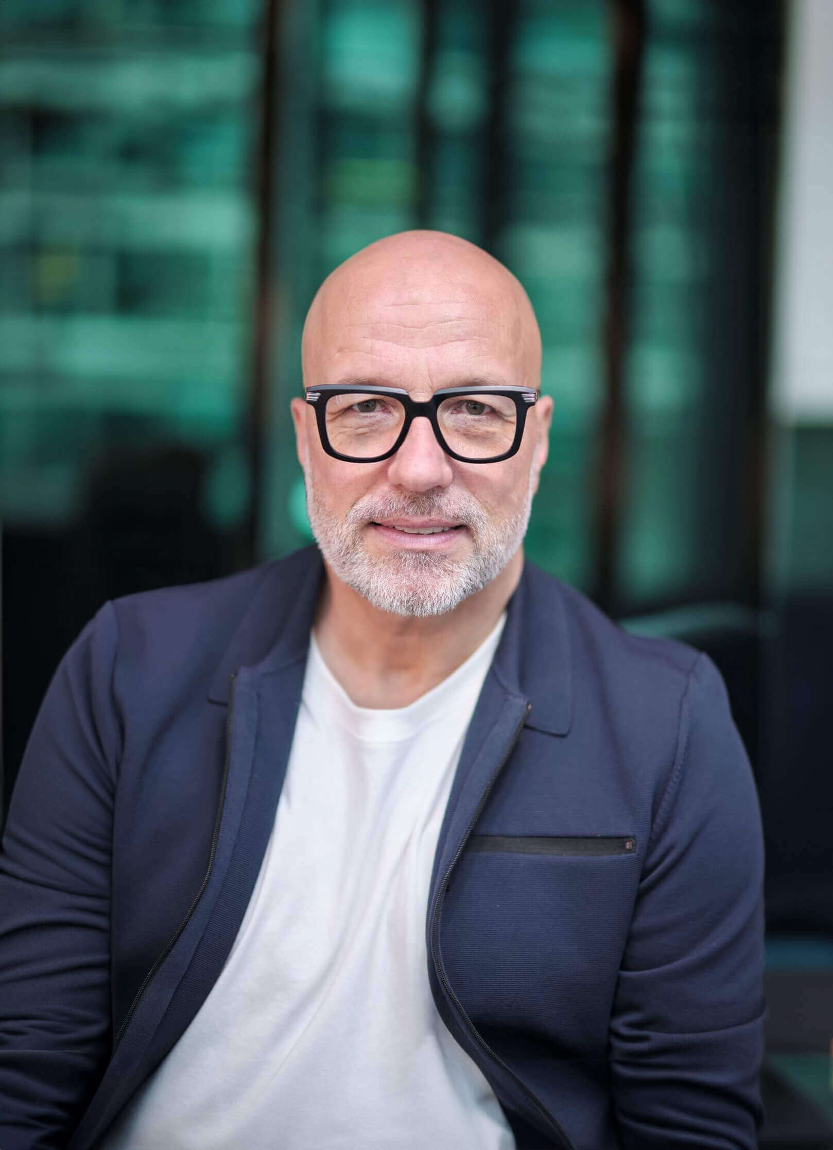 Rasmus Schübel Fotograf Münster Martin Heppner Marke Präsentationstrainer professionelles Portrait Video Trainer Passau konzentriert