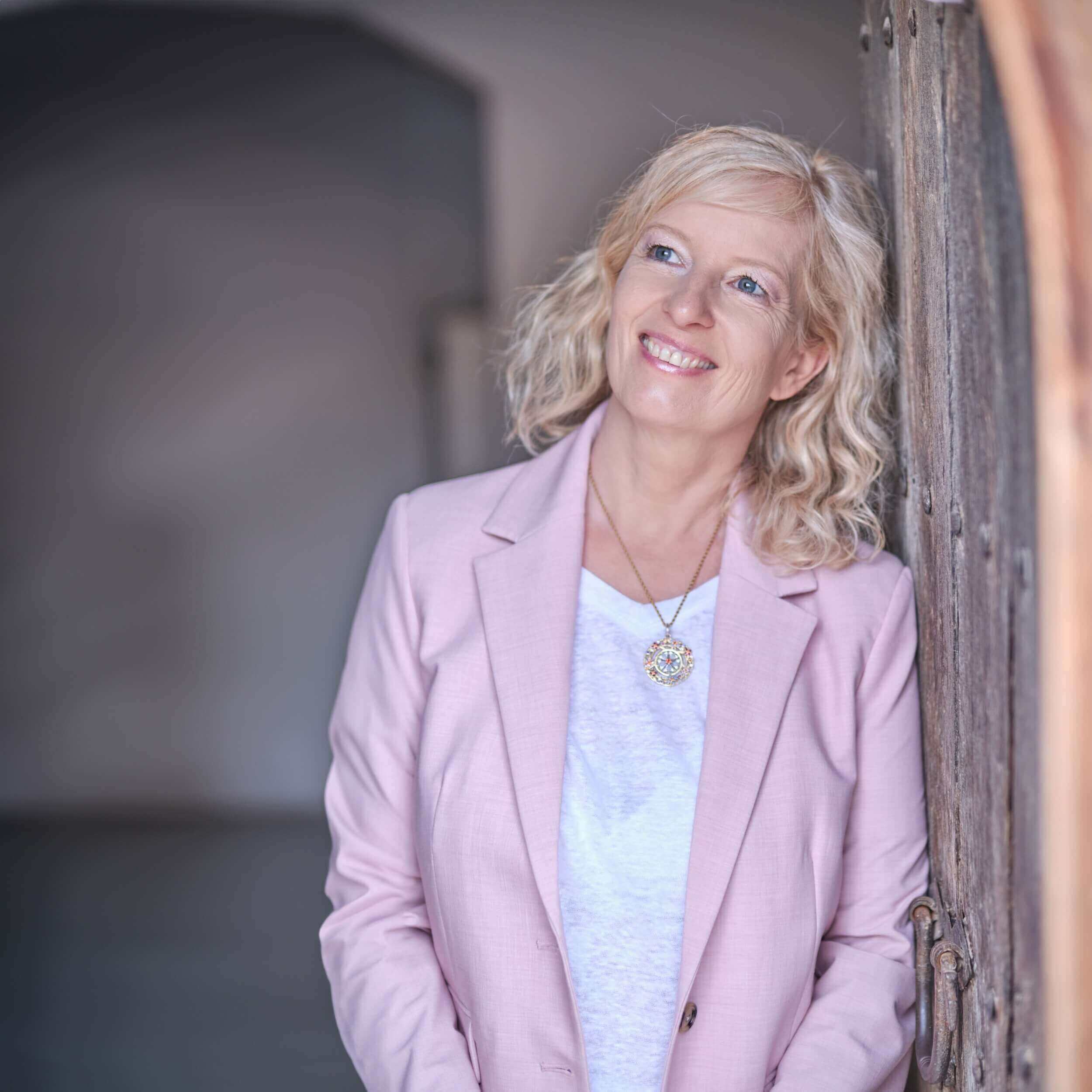 Rasmus Schübel Fotograf Münster Nicole Tanculski Website Video professionelles Business Portrait Familientherapeutin offen