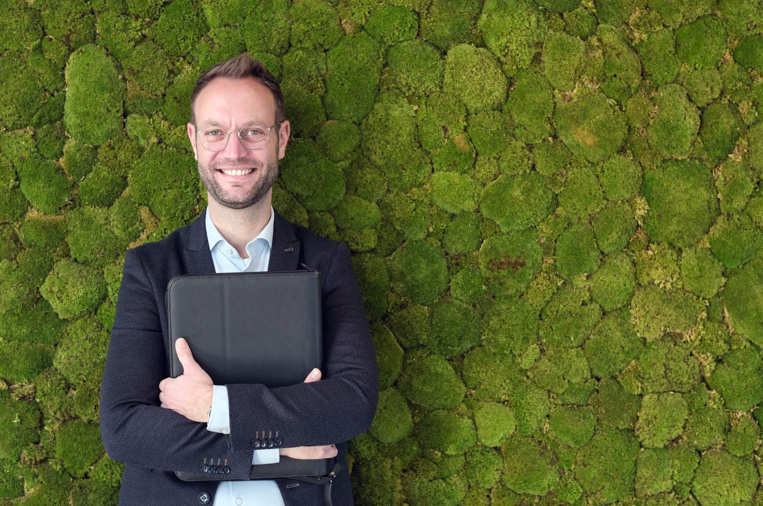 Rasmus Schübel Fotograf Münster Michi Meyer Unternehmensberater Greven Branding Website professionelles Portrait Coach entspannt