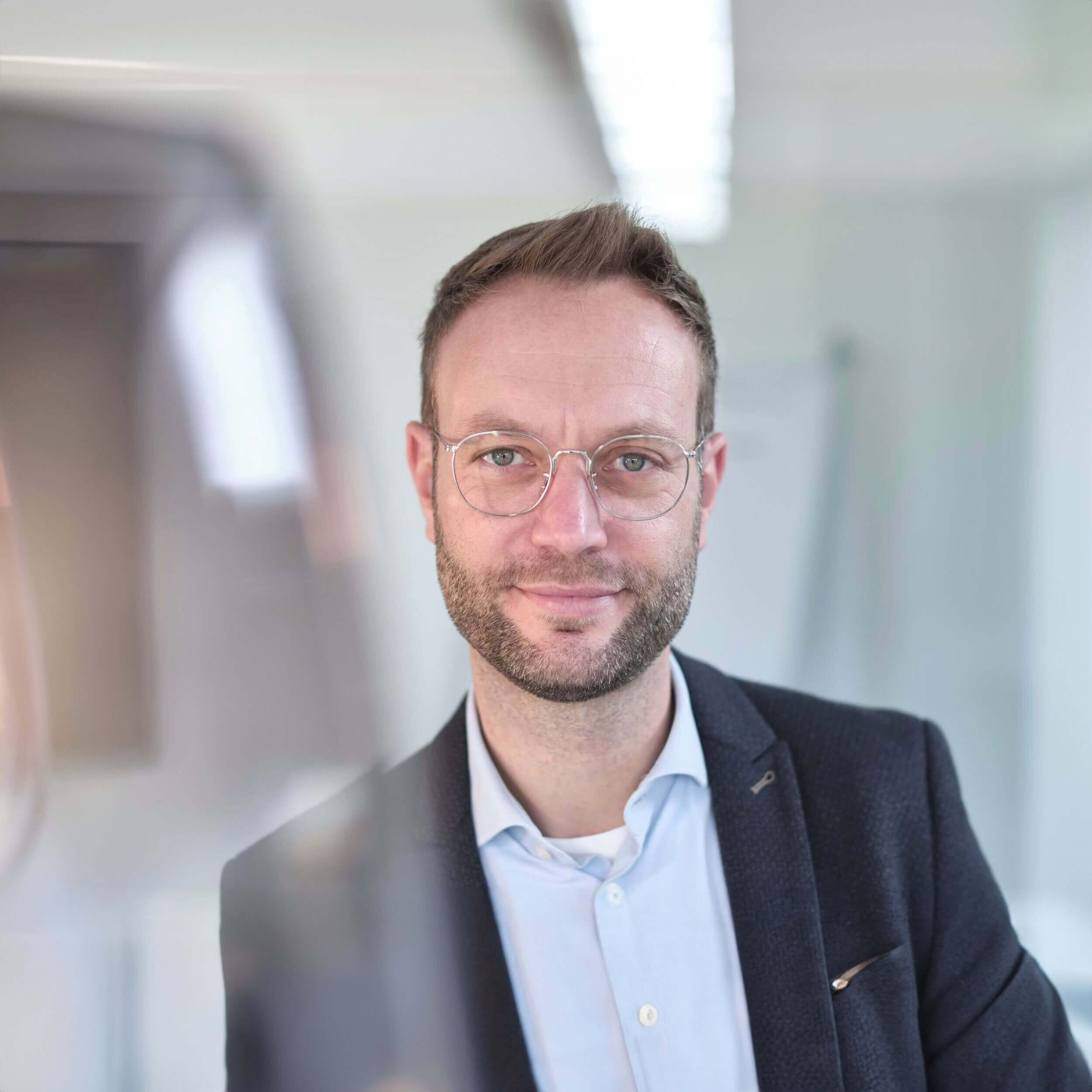 Rasmus Schübel Fotograf Münster Michi Meyer Unternehmensberater Greven Marke Foto authentisches Portrait Berater kompetent