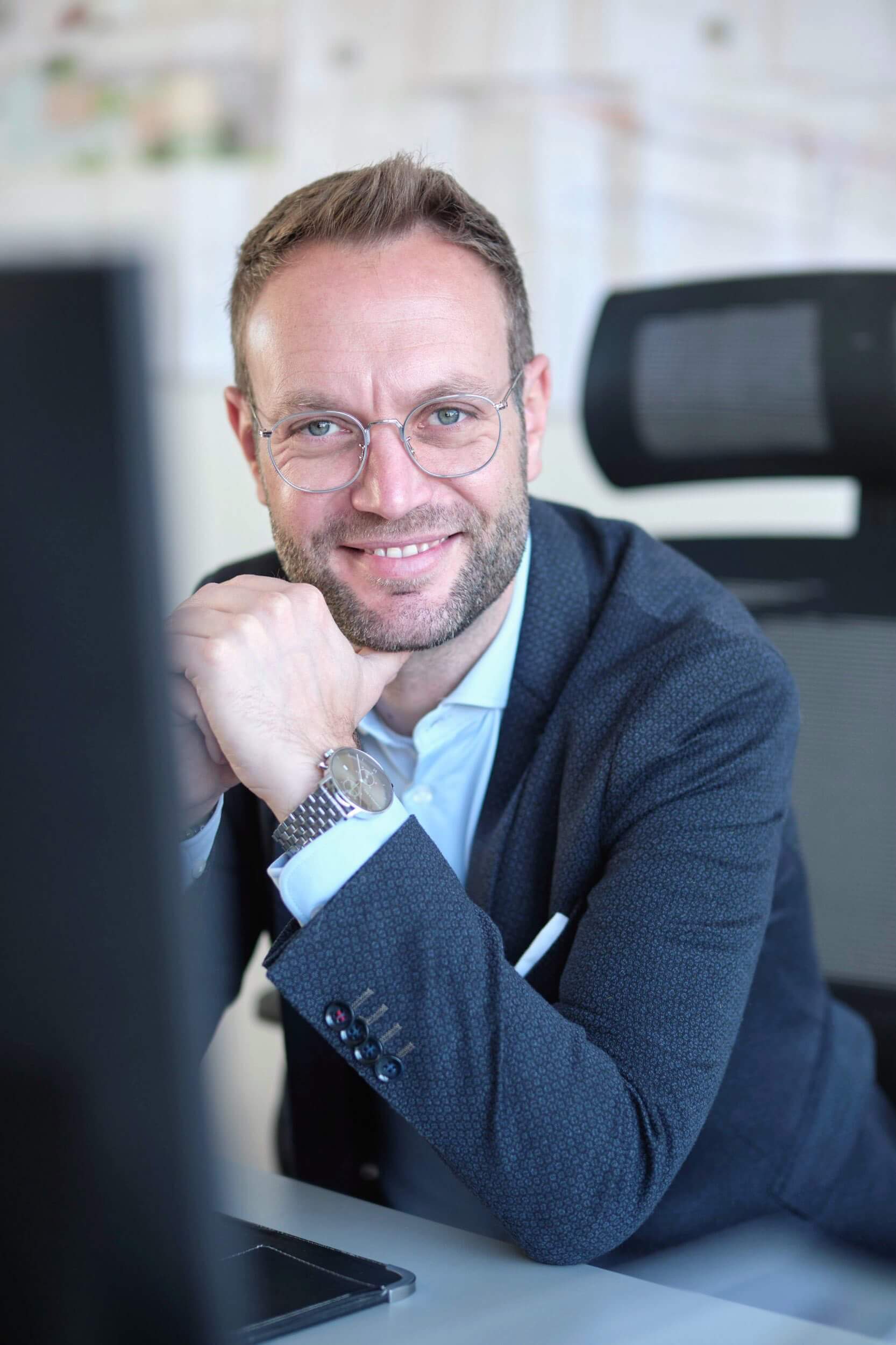 Rasmus Schübel Fotograf Münster Michi Meyer Unternehmensberater Greven Marke Foto authentisches Business Portrait Berater natürlich