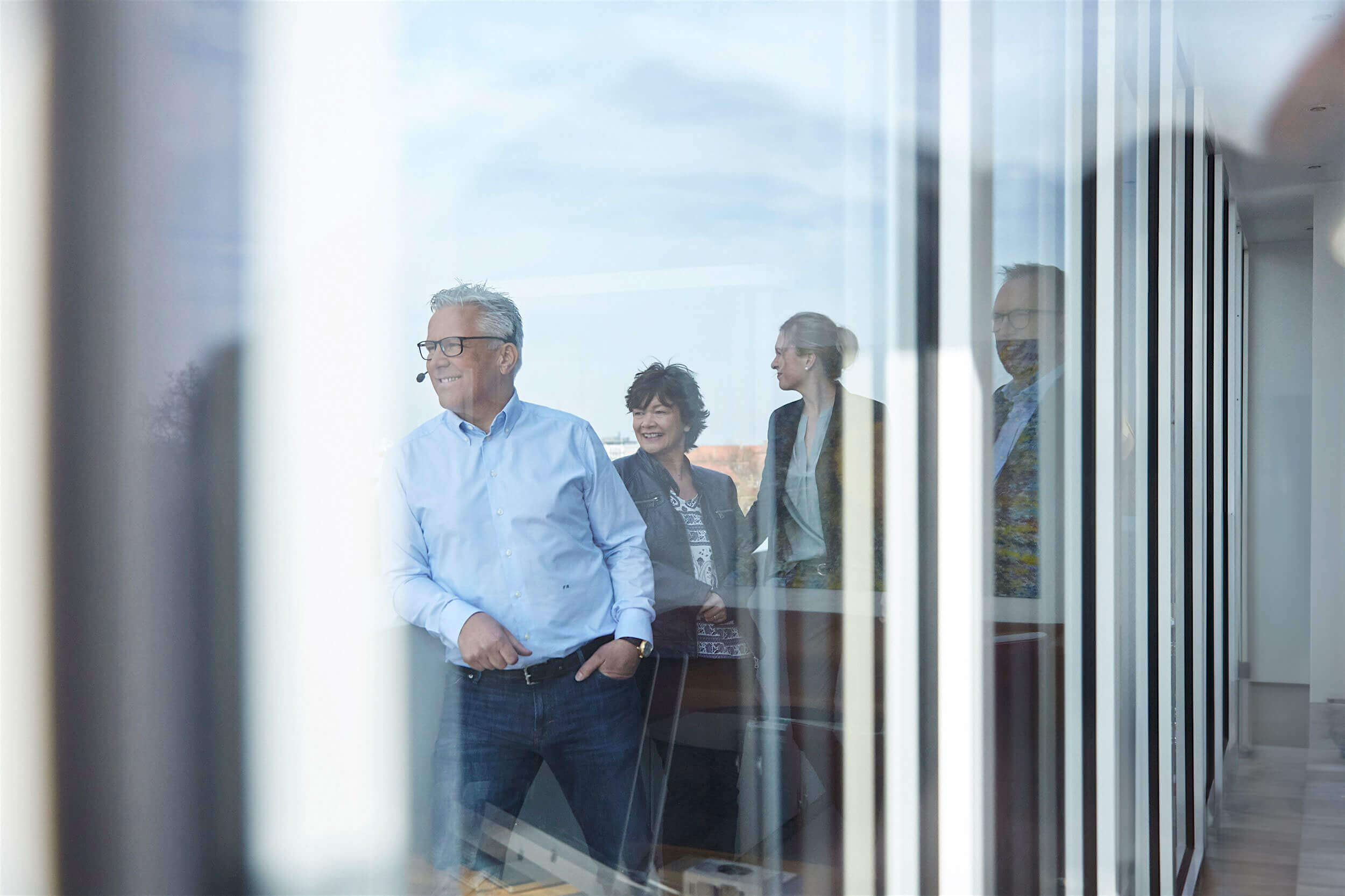 Rasmus Schübel Fotograf Münster Colosseum Dental Marke Foto authentisches Portrait Praxis Mitarbeiter kompetent