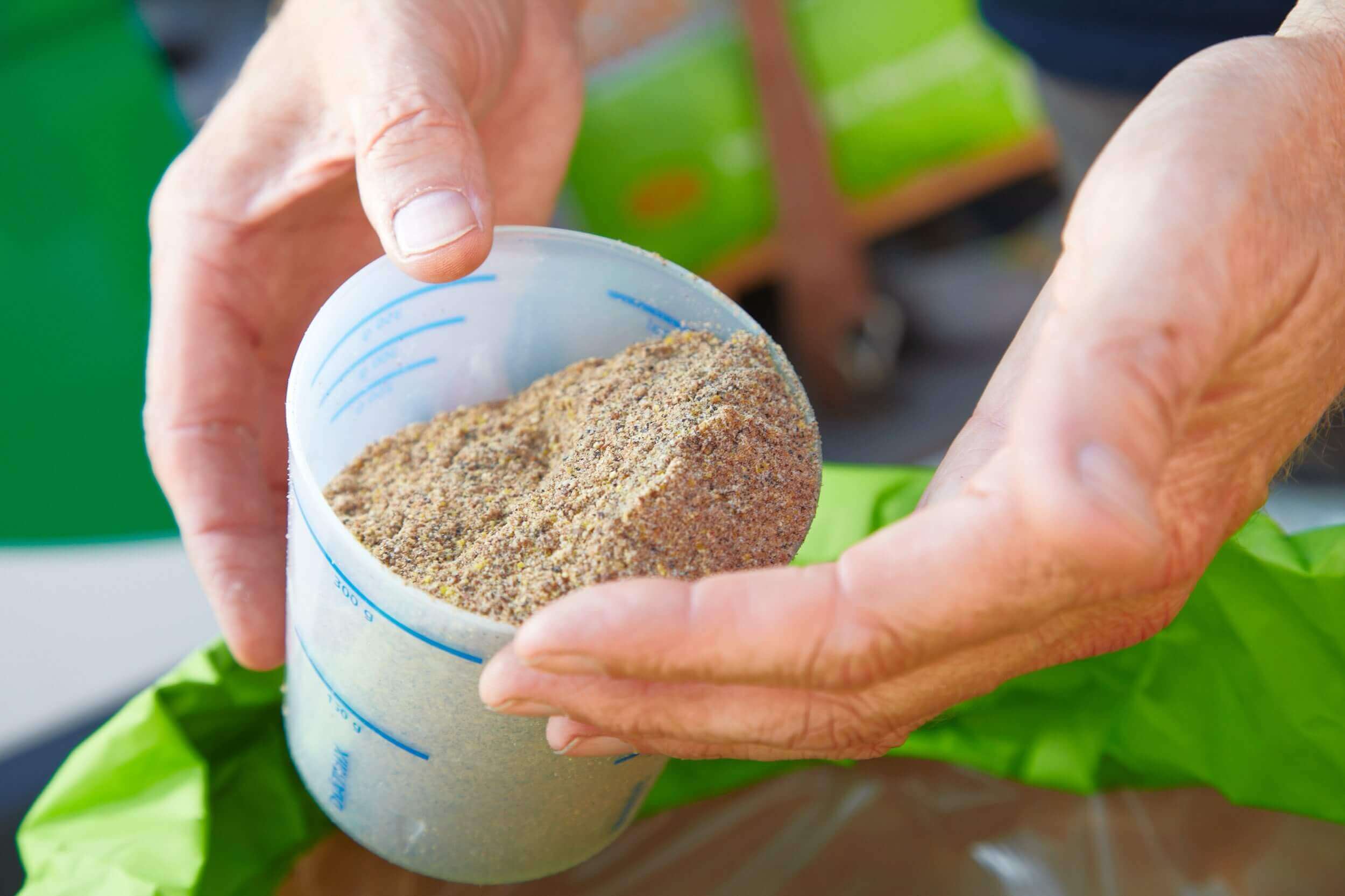 Rasmus Schübel Fotograf Münster Dr. Mielke Futtermittel Agrar Branding Website professionelles Portrait Agrar Experte entspannt