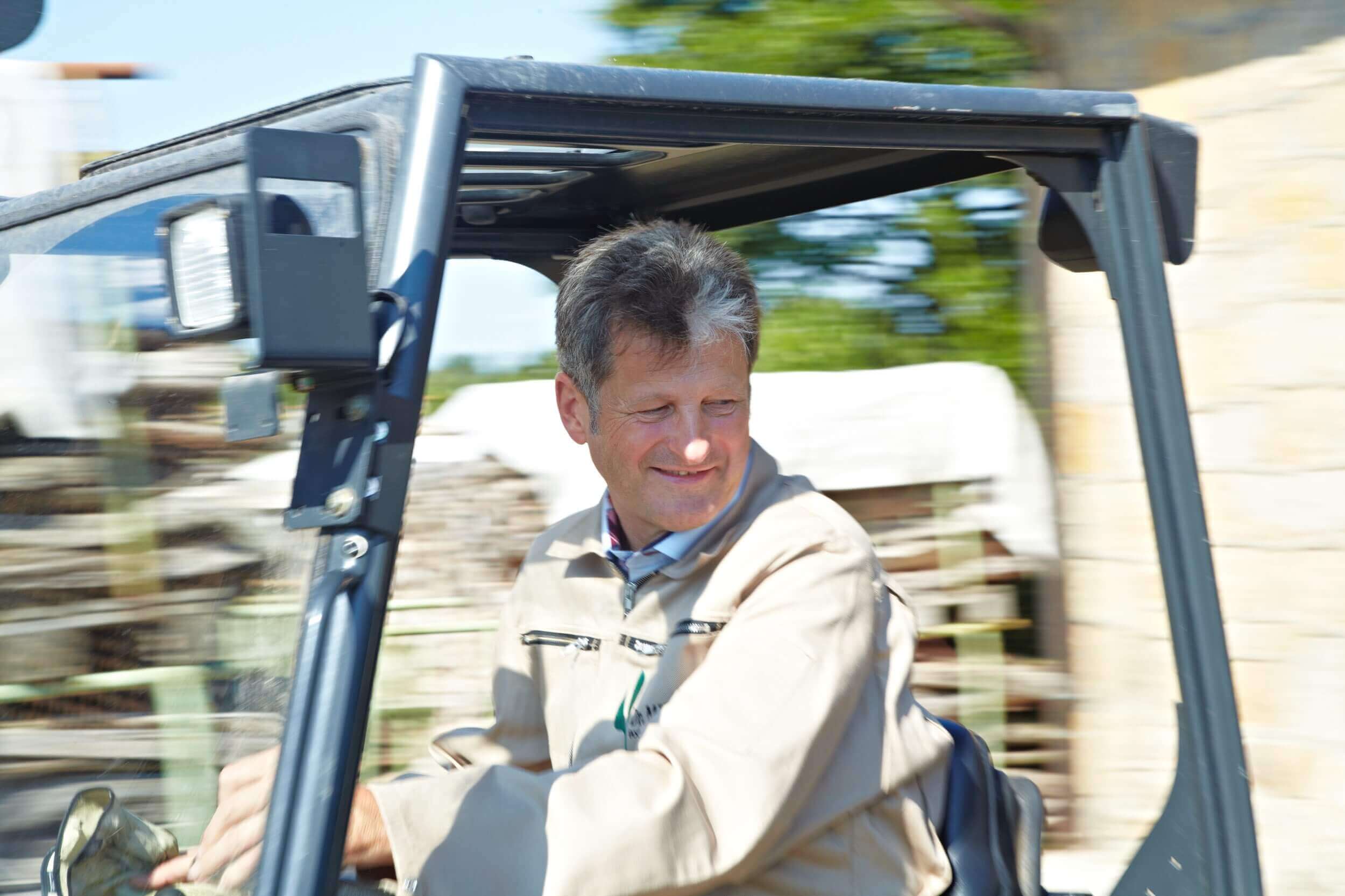 Rasmus Schübel Fotograf Münster Dr. Mielke Futtermittel Agrar Foto Video Marke authentisches Portrait Landwirtschaft Berater natürlich