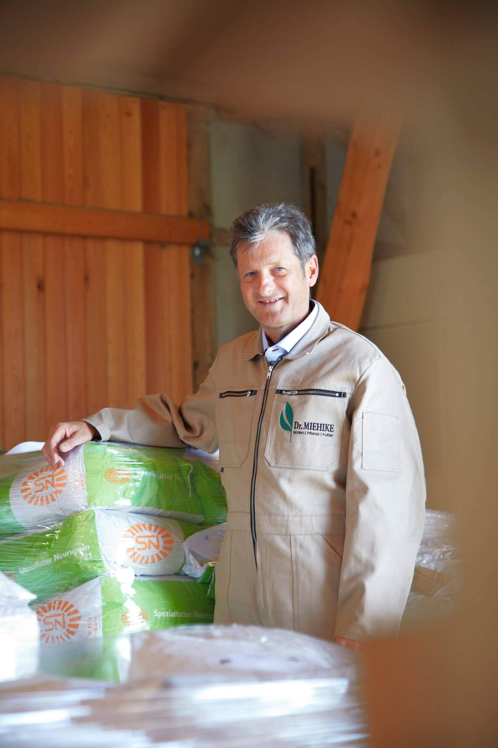 Rasmus Schübel Fotograf Münster Dr. Mielke Futtermittel Agrar Video Foto authentisches Business Portrait Landwirtschaft herzlich