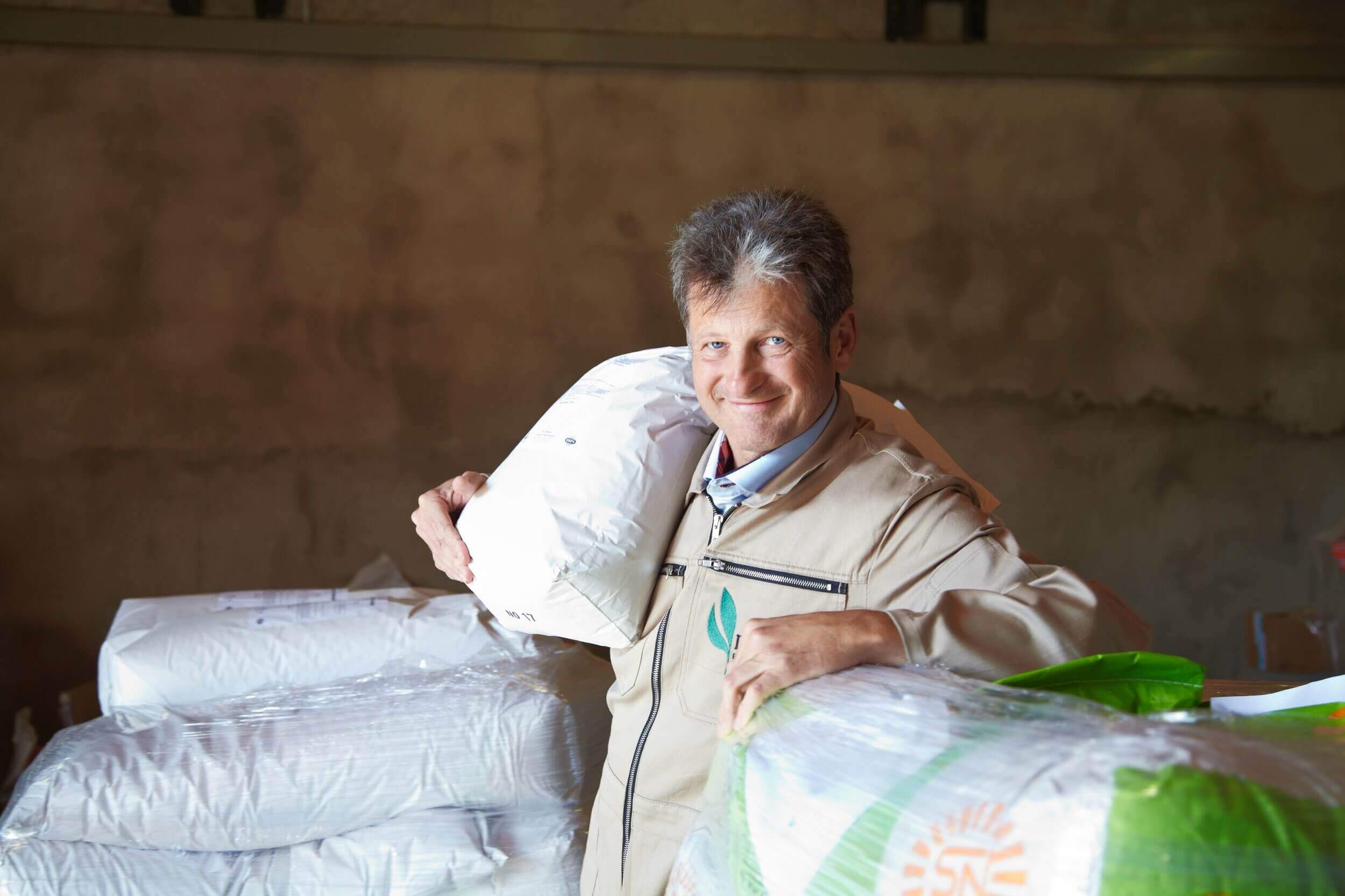 Rasmus Schübel Fotograf Münster Dr. Mielke Futtermittel Agrar Marke Website professionelles Portrait Agrar Berater offen
