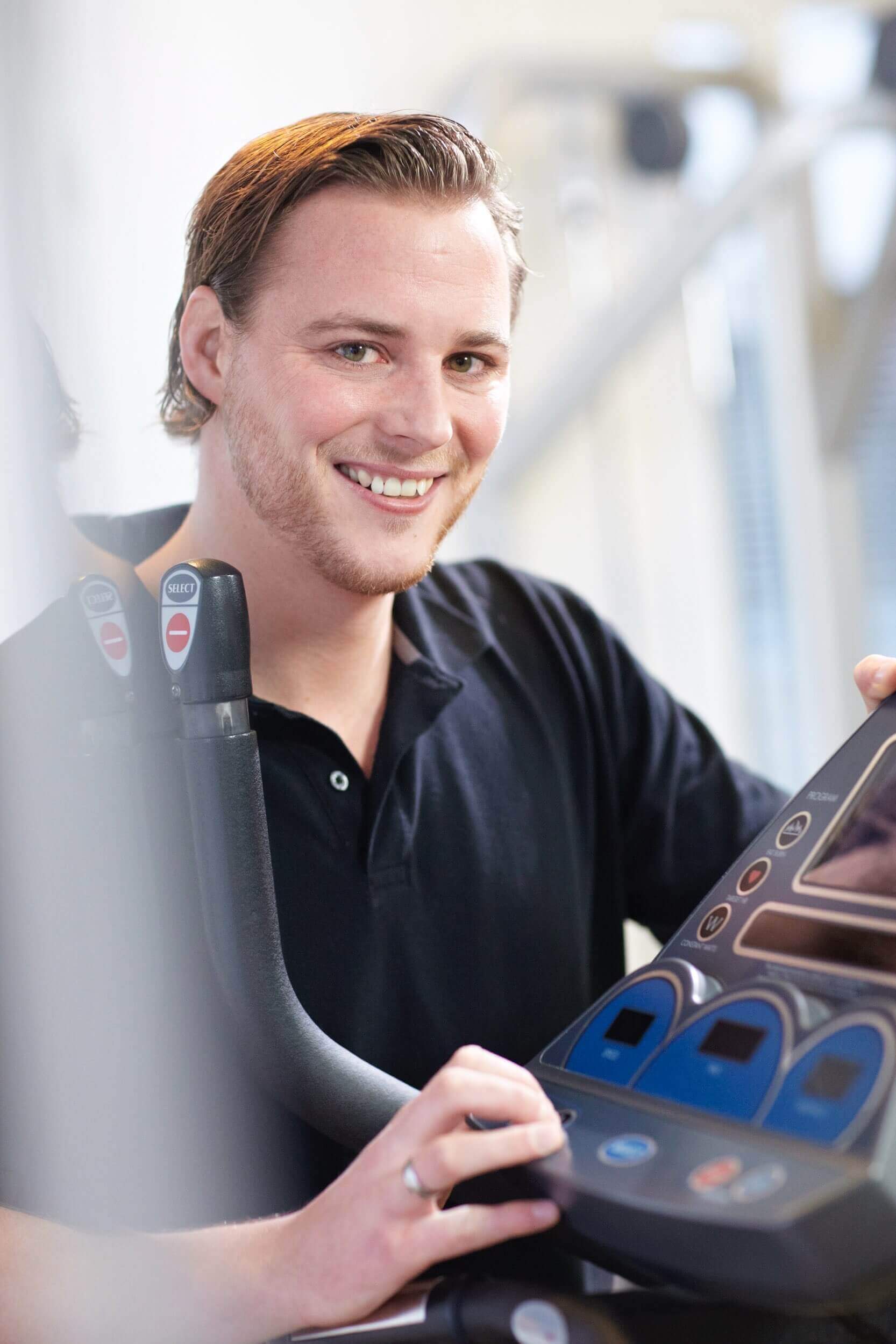 Rasmus Schübel Fotograf Münster Gaby Montag Manuelle Therapie Foto professionelles Portrait Physiotherapeutin natürlich entspannt