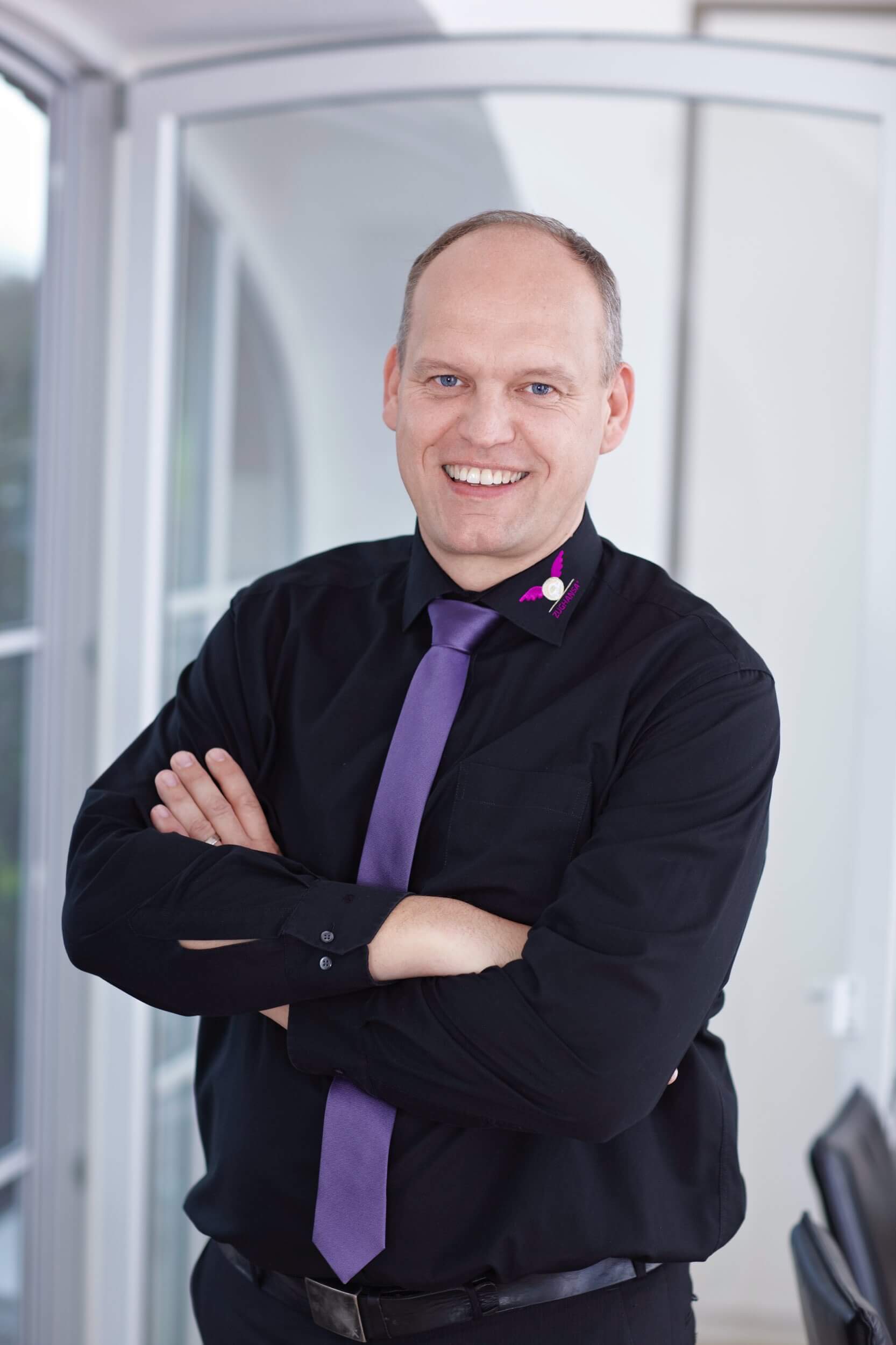 Rasmus Schübel Fotograf Münster Zughansa Reisebüro Branding professionelles Business Portrait Kreuzfahrten Beraterin freundlich