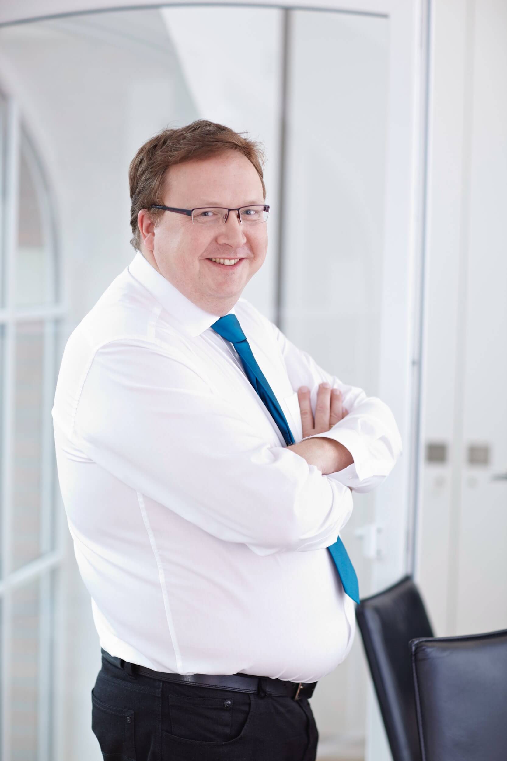 Rasmus Schübel Fotograf Münster Zughansa Reisebüro Branding professionelles Portrait Kreuzfahrten Beraterin herzlich