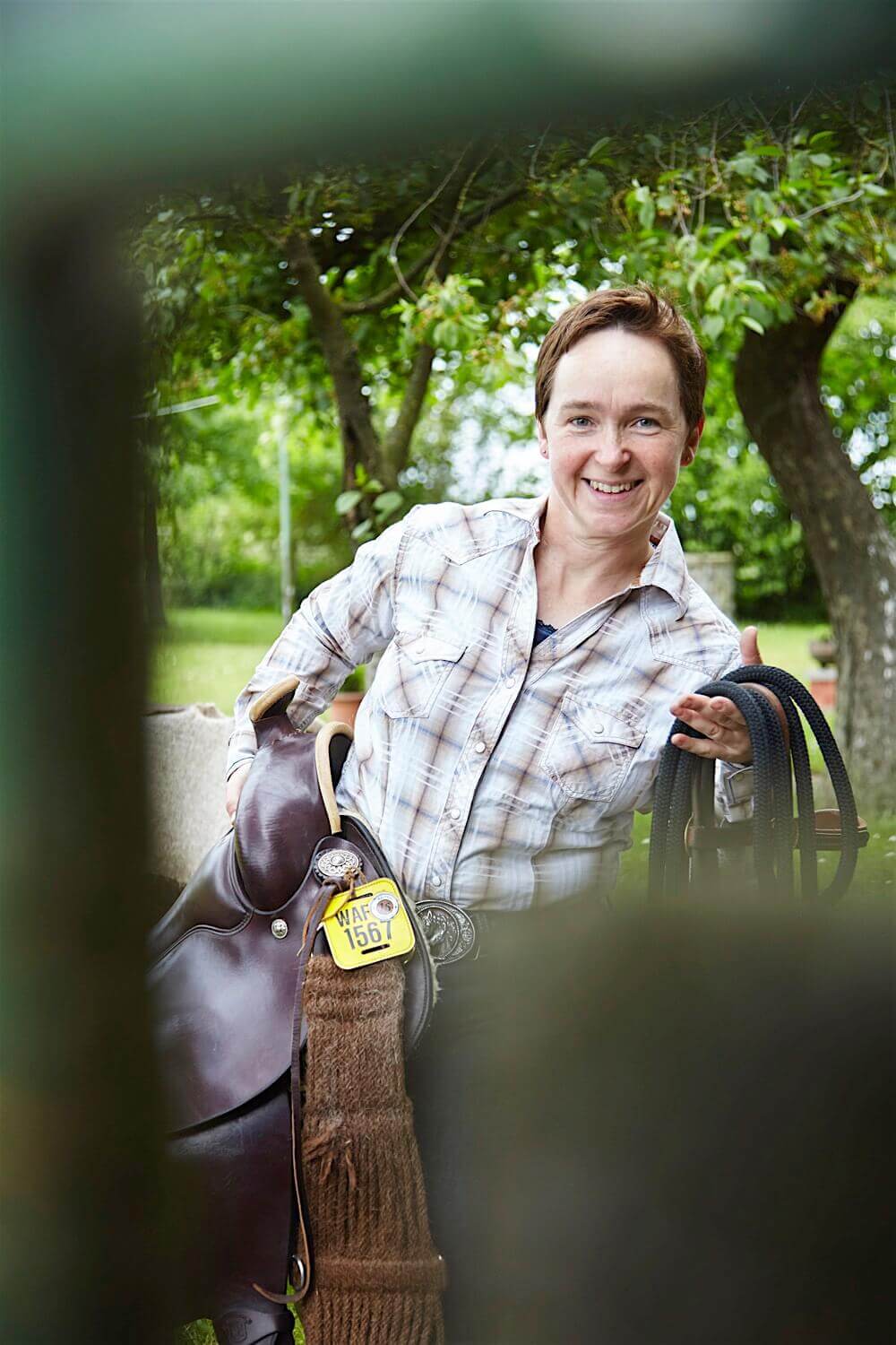 Rasmus Schübel Fotograf Münster Sabine Bühlmann Pferdetrainerin Horsemanship Website Branding professionelles Portrait mit Pferd natürlich authentisch