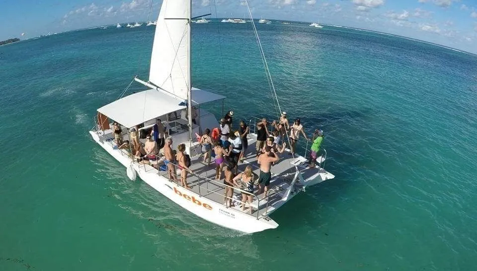 Catamarán, Snorkel & Piscina Natural