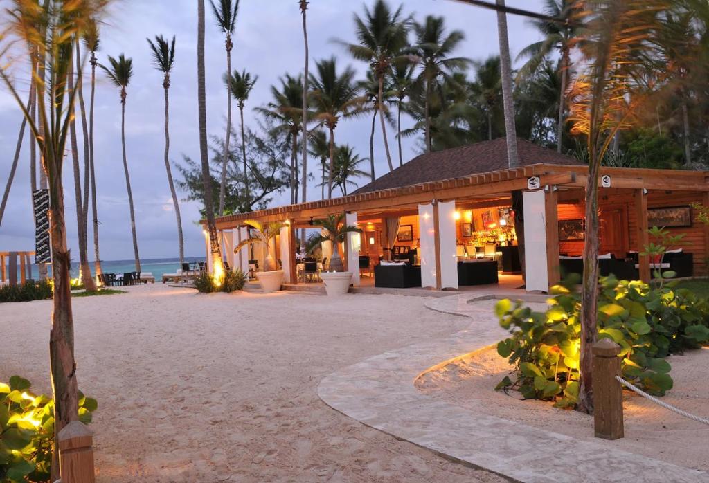 365 Beach Club