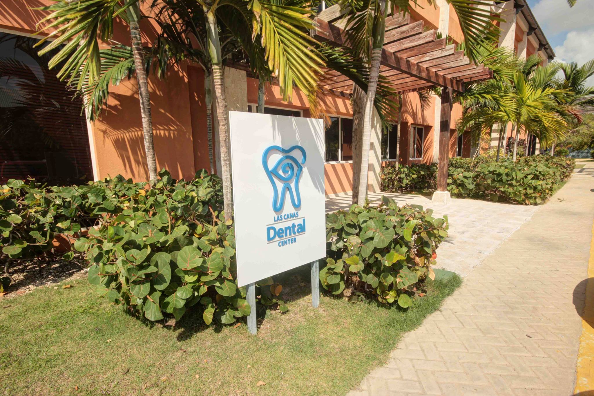 Las Canas Dental Center