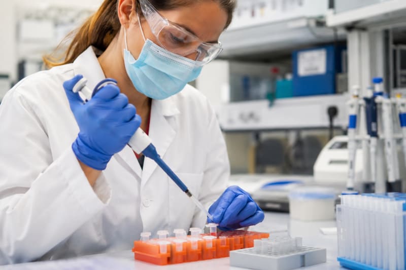 Жасанды интеллект әзірлеген әлемдегі алғашқы вакцина қалай жұмыс істейді?