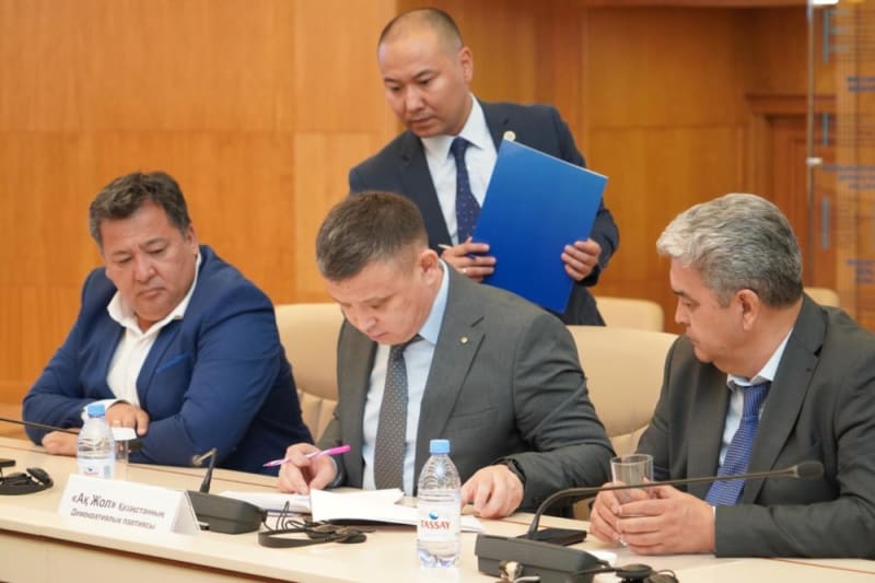 Құрылтай сайлауы: «Ақ жол» құжаттарын тіркеуге берді
