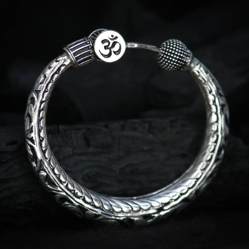 Mens Kada