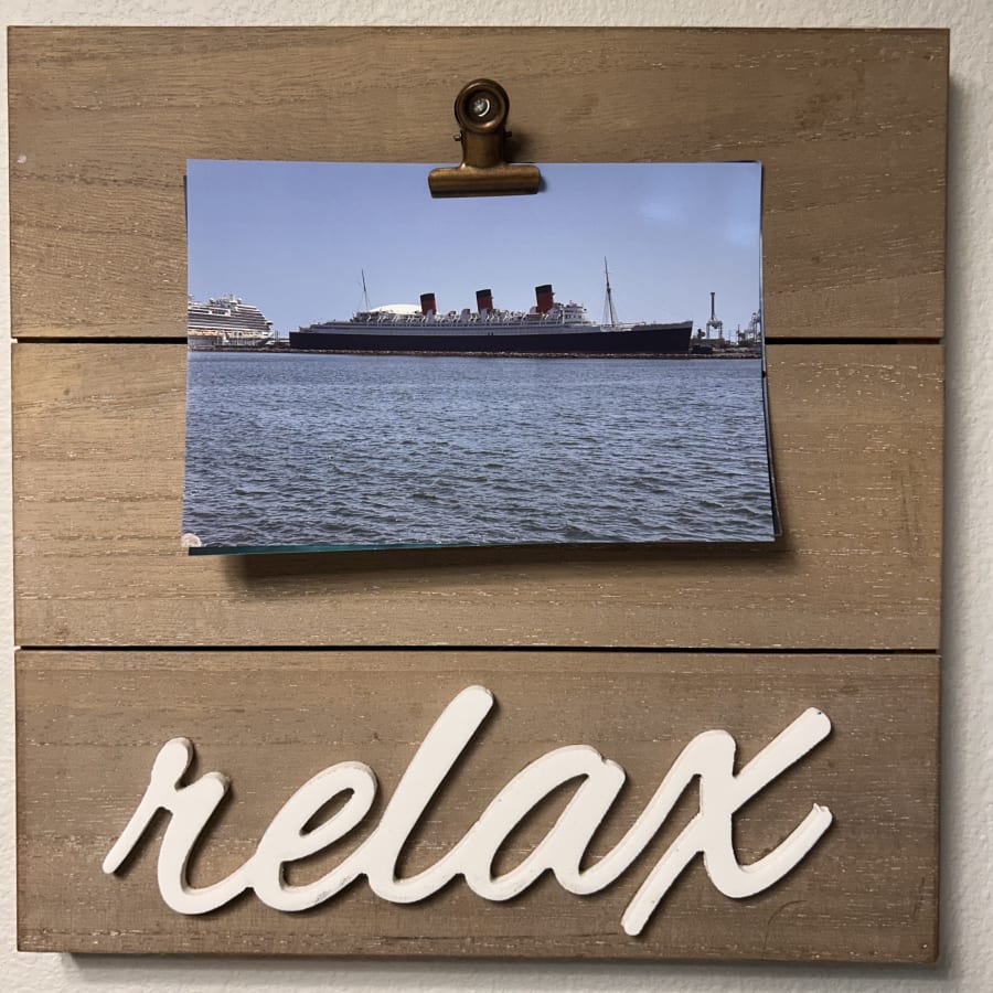 "Relax" photo frame with a photo of The Queen Mary