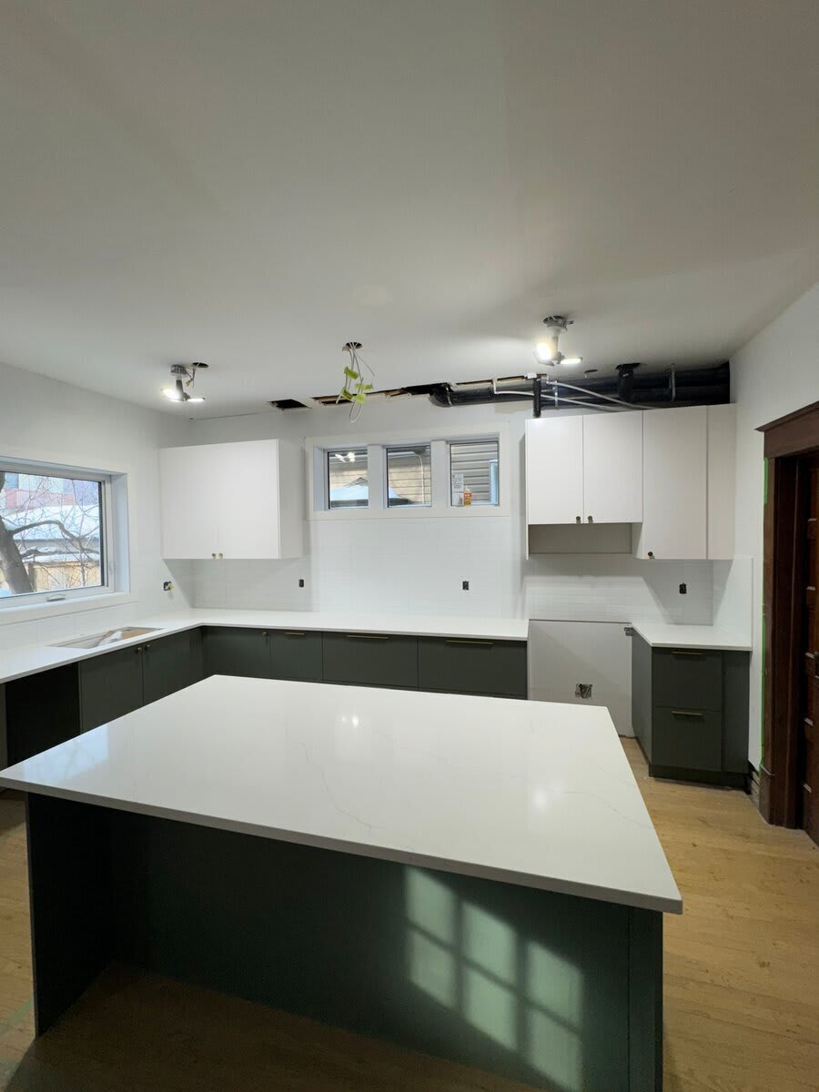 Full kitchen with backsplash