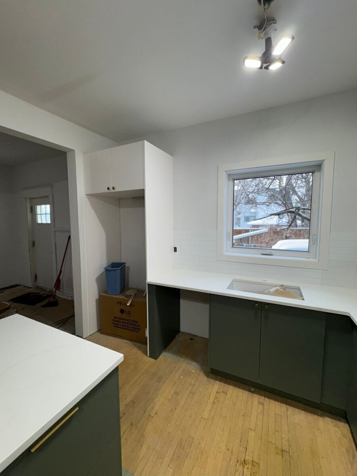 Kitchen backsplash