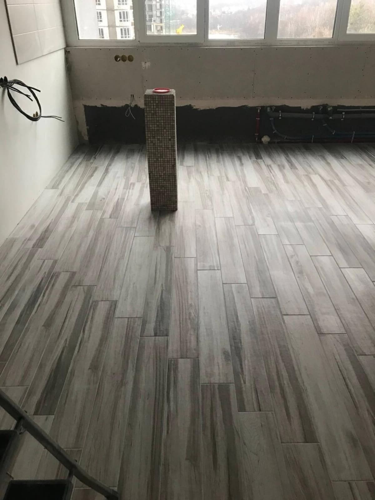 Floor tile