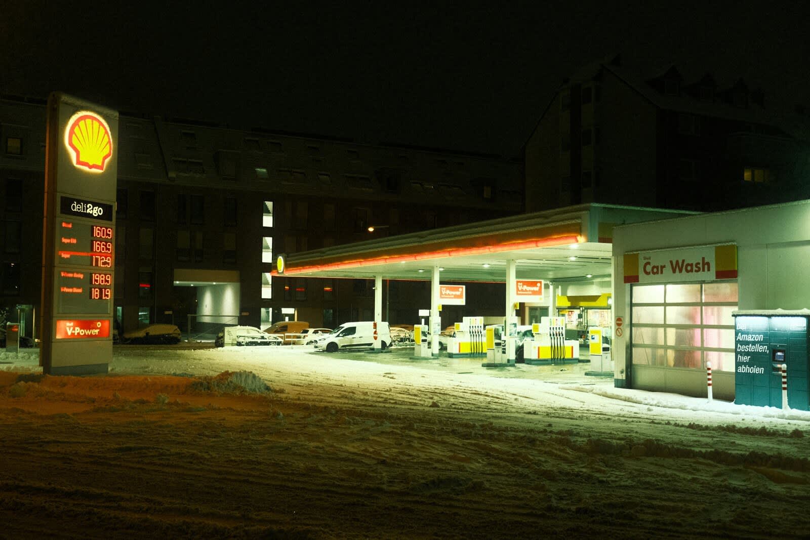The Right Way to Wash Your Car in Winter