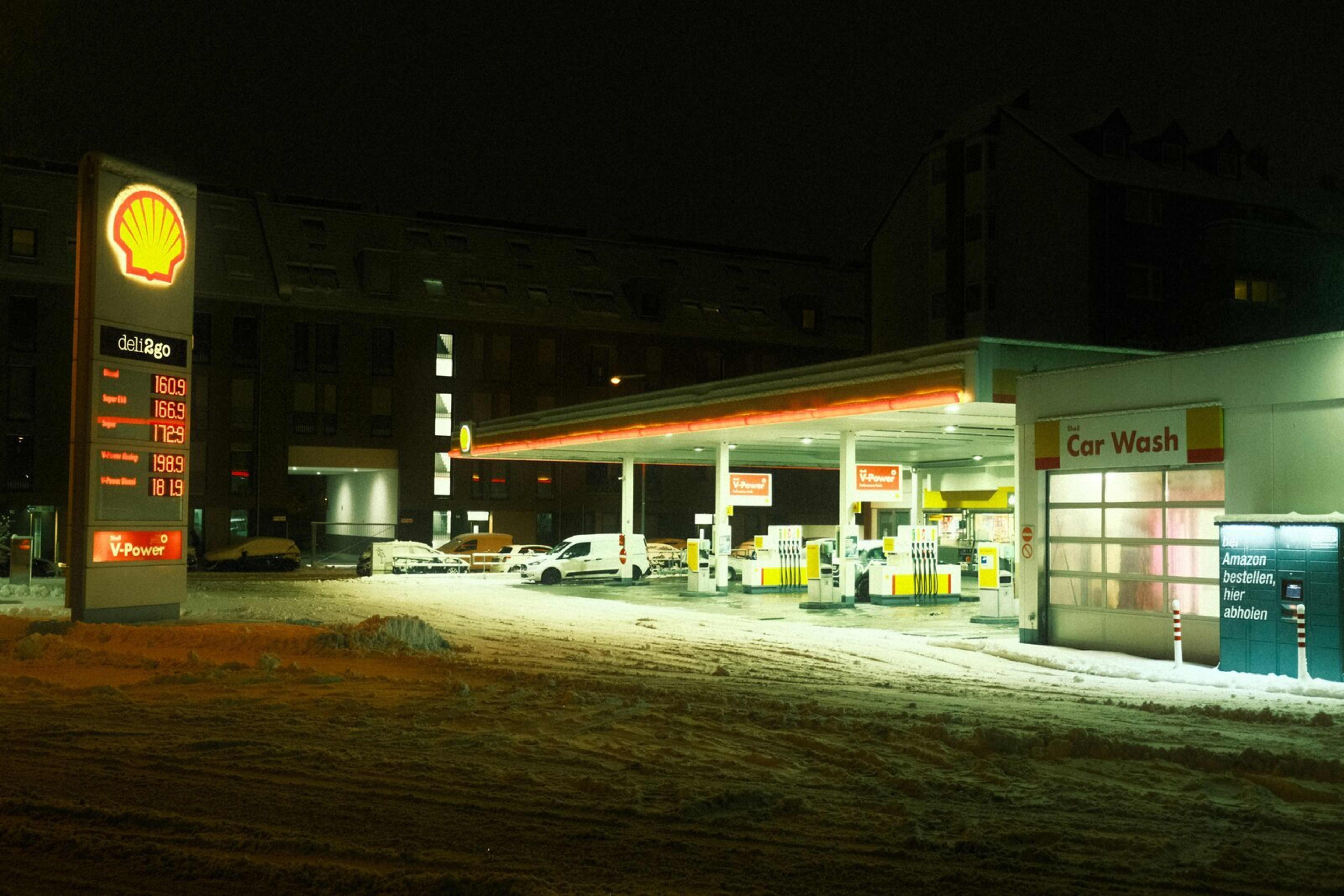 The Right Way to Wash Your Car in Winter