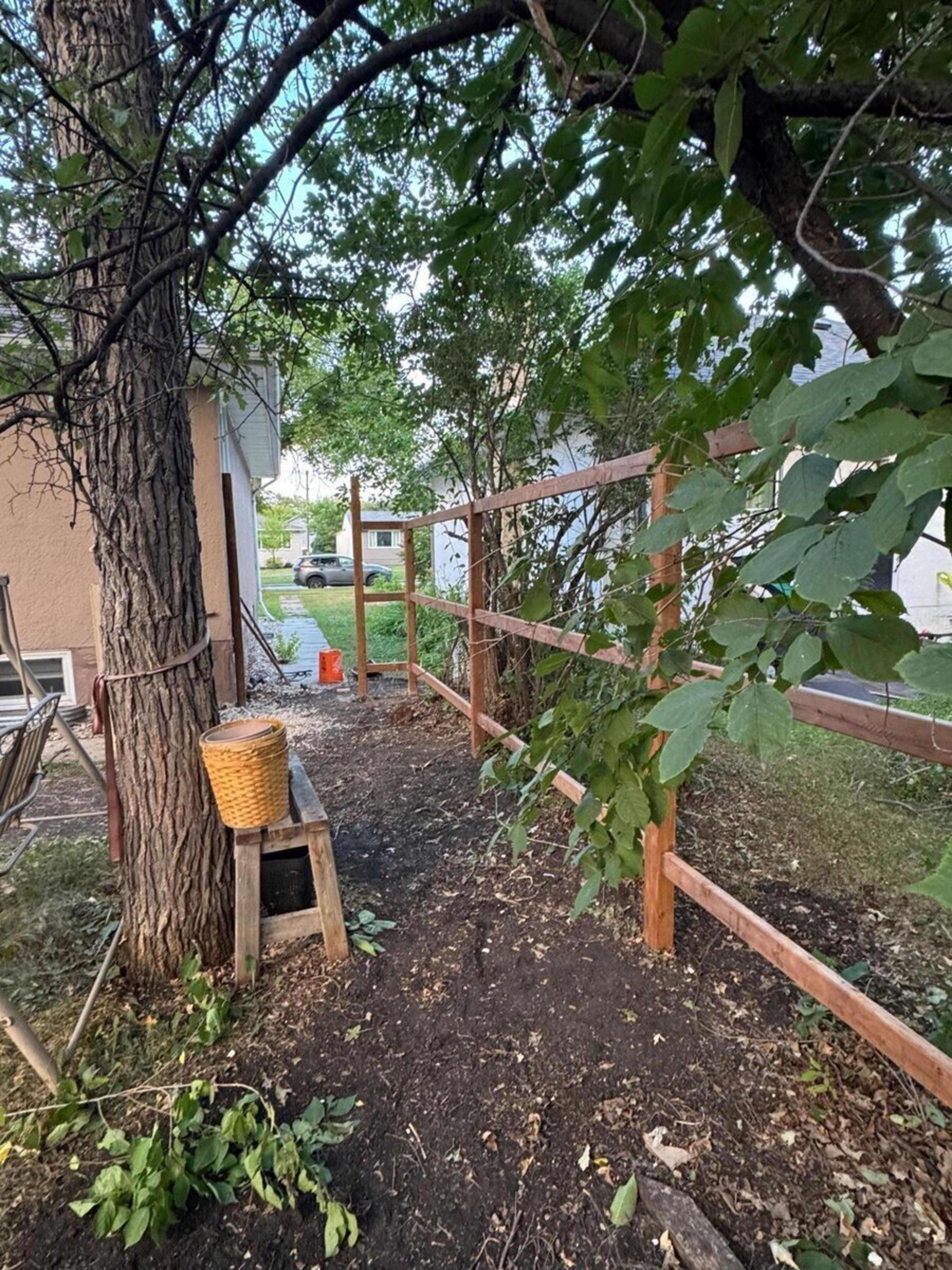 Wood privacy fence