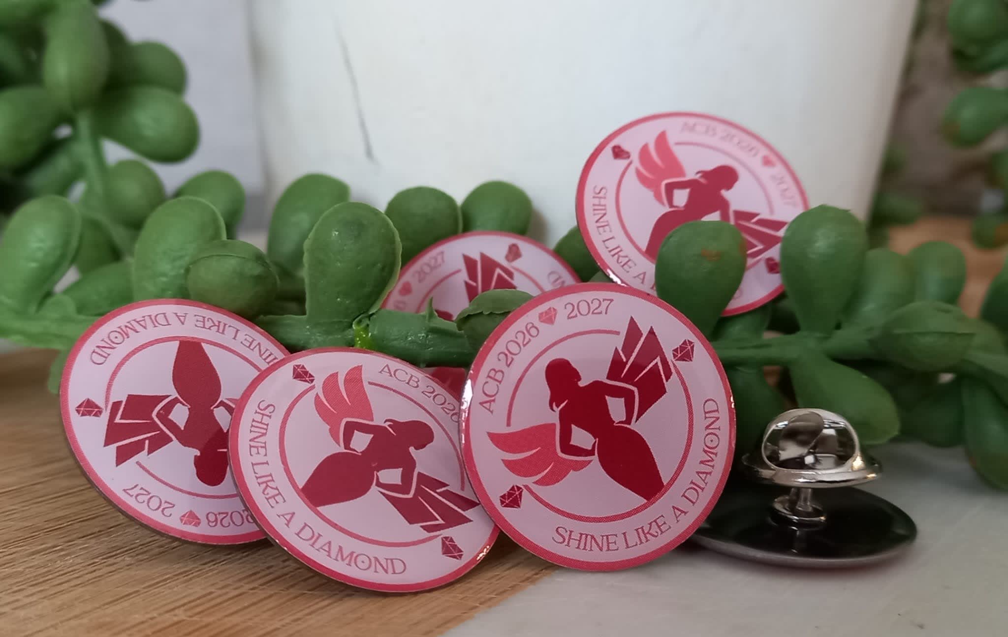 Pin van Denise 2026-2027