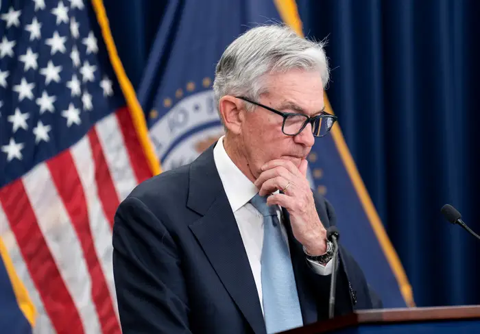 Powell Προχωρά σε Μείωση Επιτοκίων: "Risk Management Cut" με Μικτές Αντιδράσεις στις Αγορές