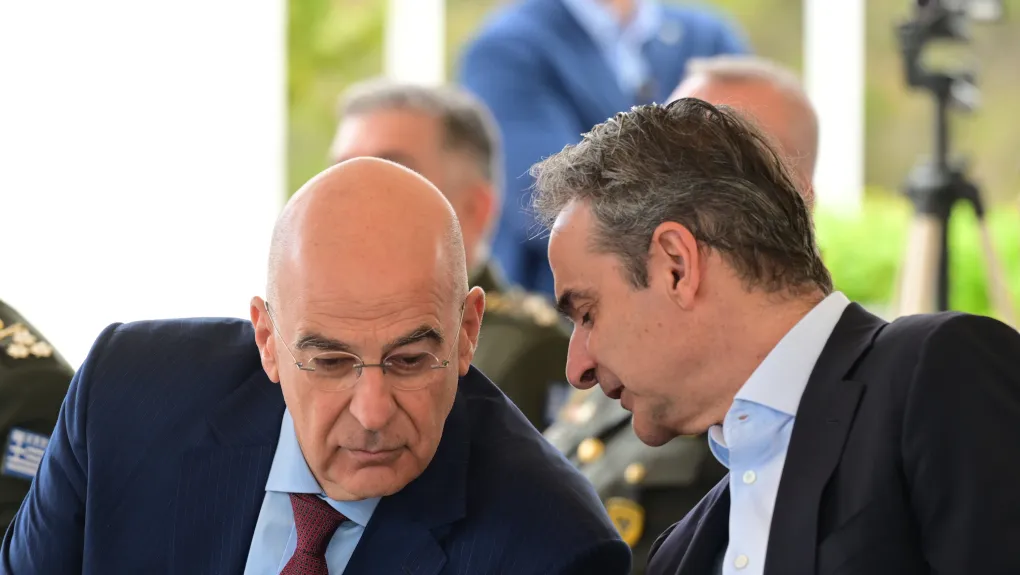 ΝΕΑ ΔΗΜΟΚΡΑΤΙΑ : ΤΑ ΣΤΡΑΤΟΠΕΔΑ ΤΟΥ ΕΜΦΥΛΙΟΥ