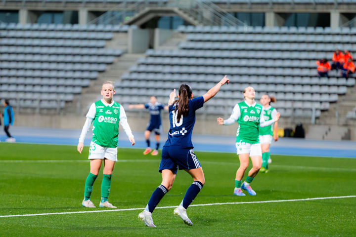 Arkema Première Ligue Roundup: Lyonnes bury PSG 6–1; Paris FC stay perfect
