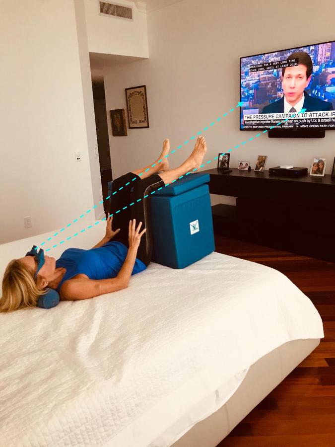 Short Inflatable Roll and Aqua Prism Glasses - Image 4