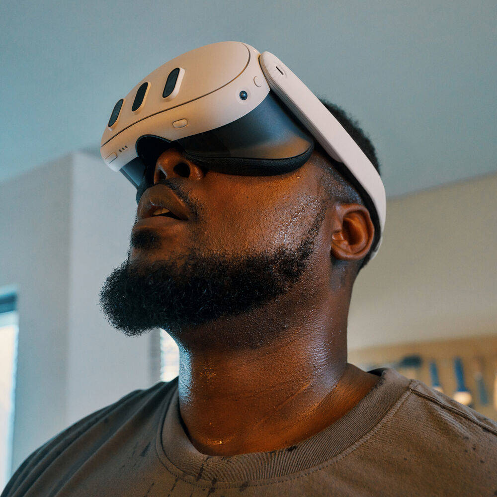 Meta Quest 3 Advanced VR Headset, 2064x2208 Resolution Per Eye, 512GB Storage, Ring-Free Touch Plus Controllers, Adjustable Strap,TruTouch Haptic Feedback, 3D Spatial Audio, Whit 3