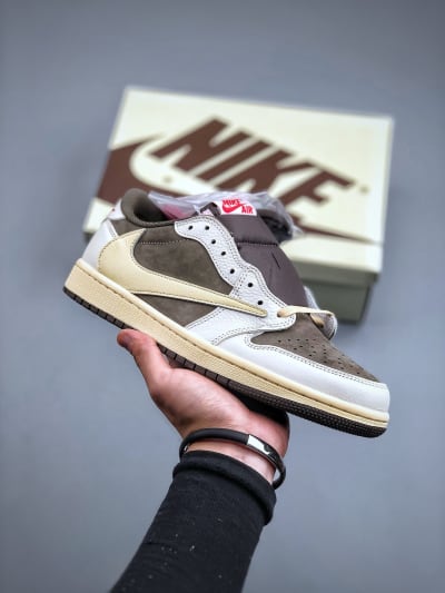 Air Jordan Low Travis Scott