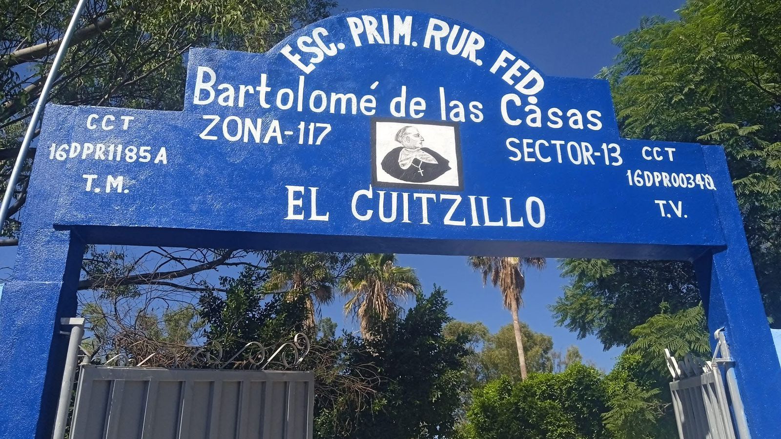 Trabajo de pintura y rótulos en La Piedad 11