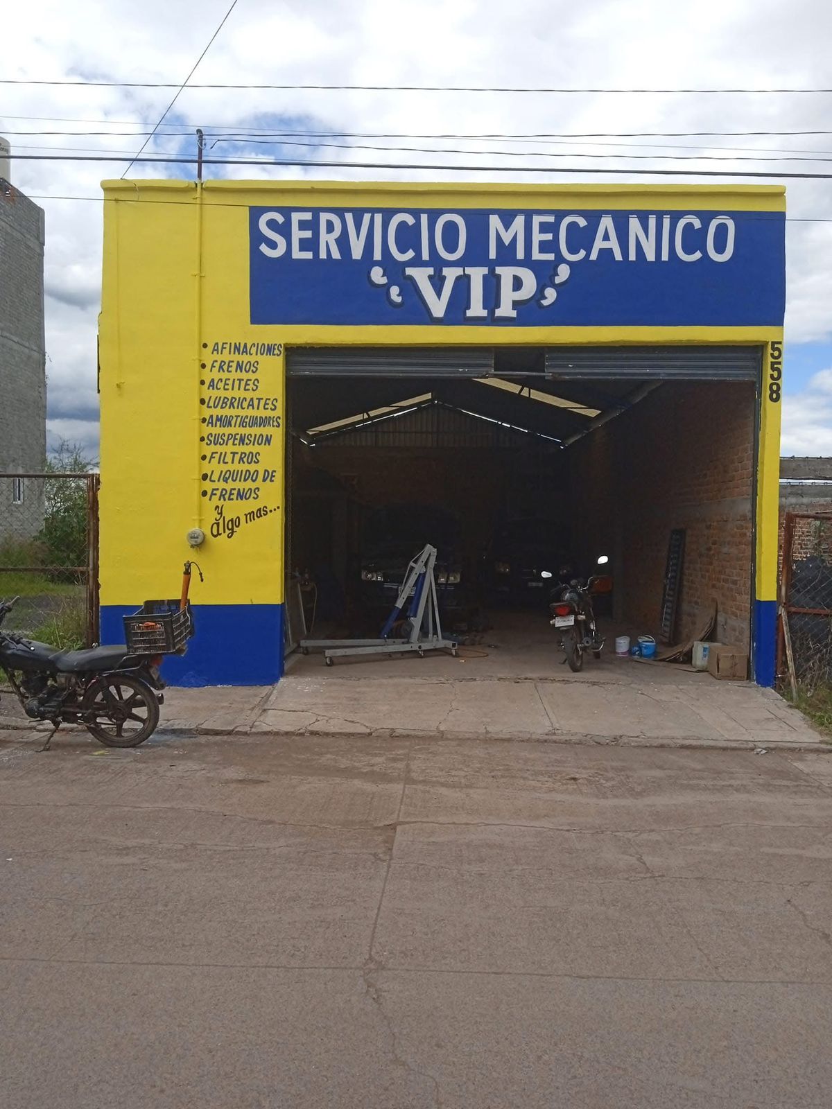 Trabajo de pintura y rótulos en La Piedad 7