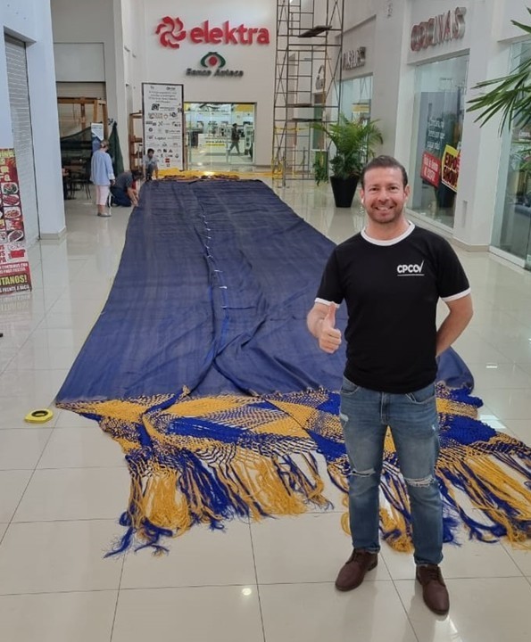 Proceso de medición del rebozo más grande del mundo