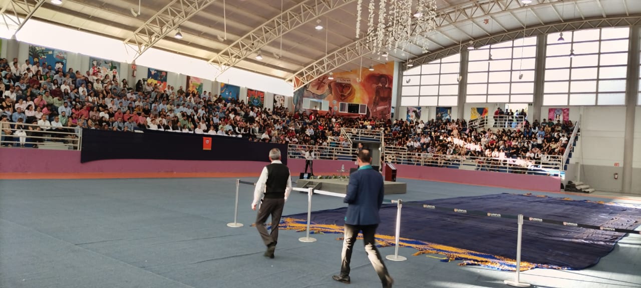 Lleno total al inicio de la conferencia