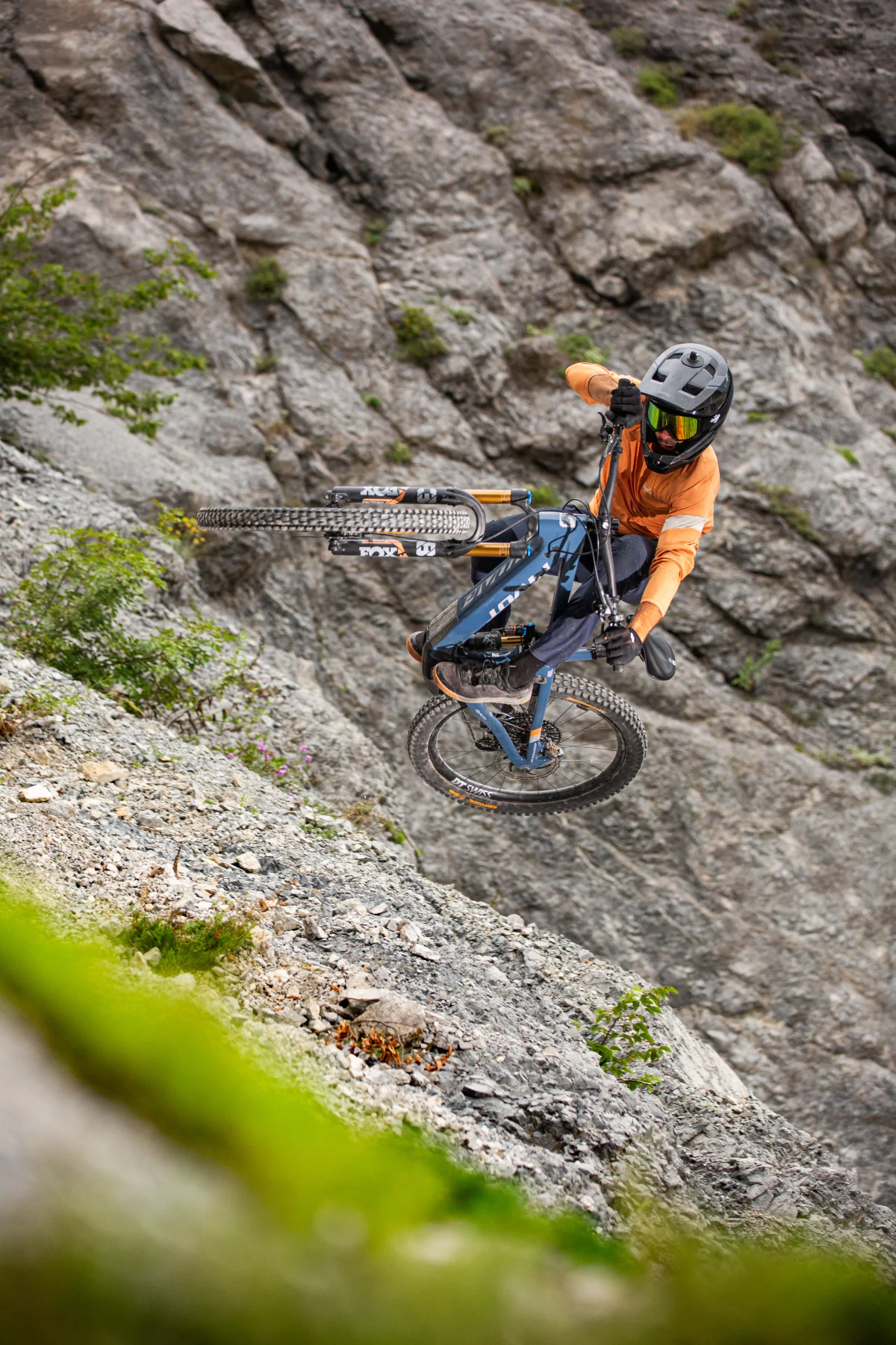 shuttle_lt_action_carousel_4