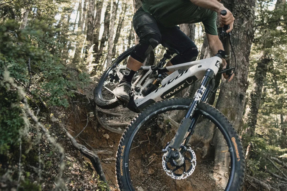 Shuttle LT-action-gallery-carousel-1