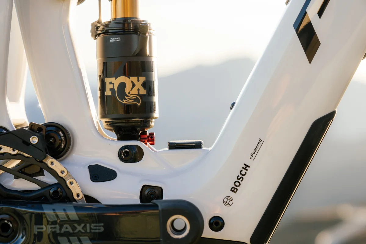 Shuttle LT-BITW-gallery-carousel-2