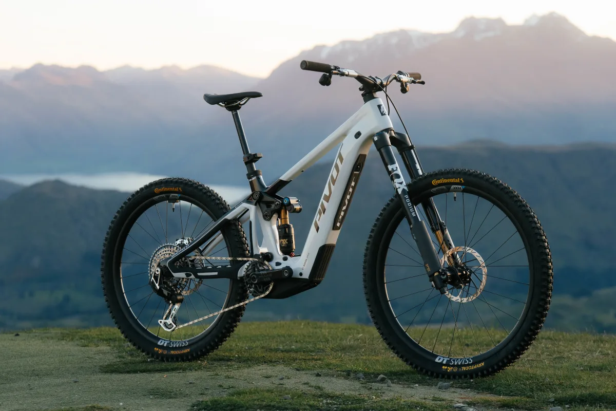 Shuttle LT-BITW-gallery-carousel-4