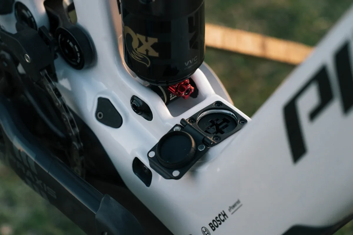 Shuttle LT-BITW-gallery-carousel-5