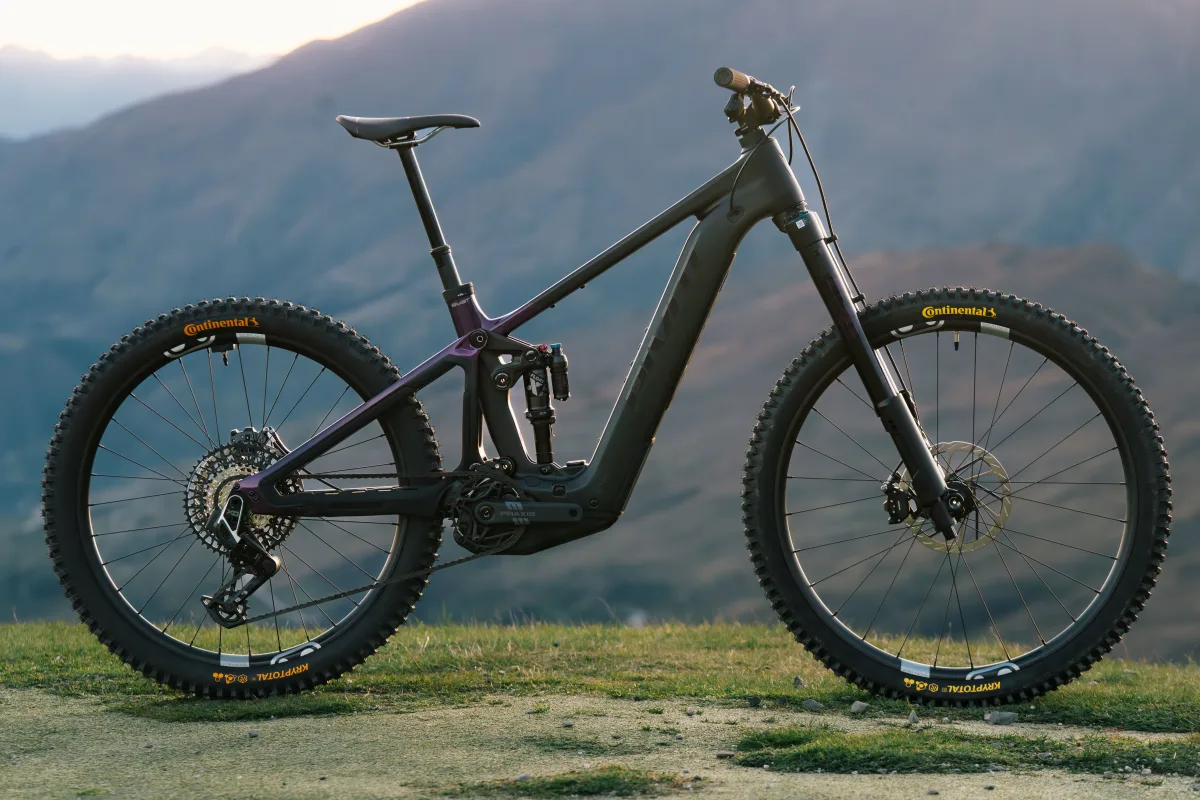 Shuttle LT-BITW-gallery-carousel-6