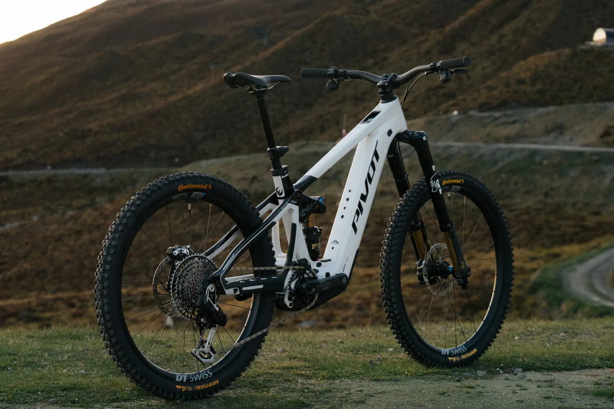 Shuttle LT-BITW-gallery-carousel-7