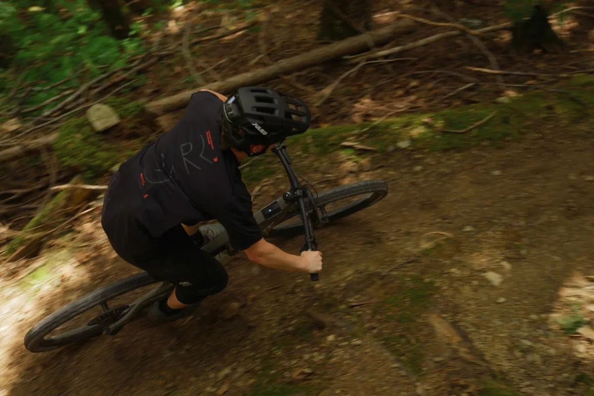 shuttle_slam_action_carousel_4 Large