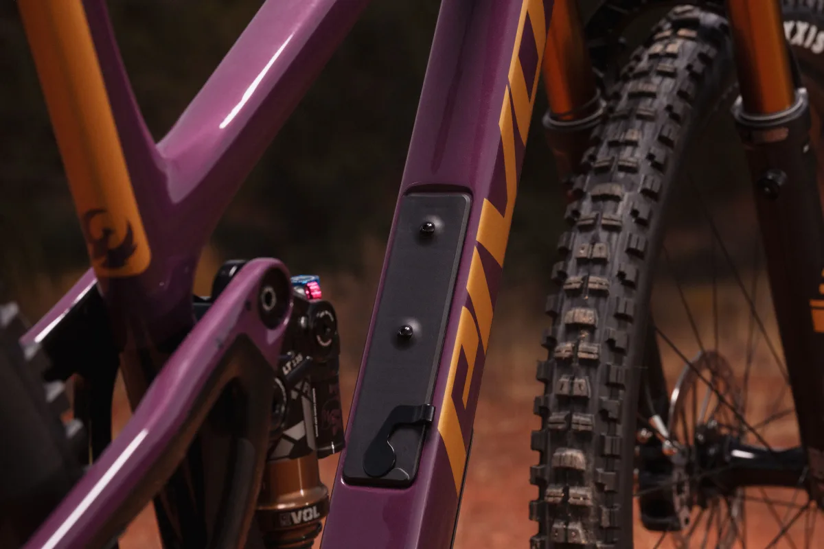 close up shot of the pivot trailcat lt toolshed compartment with the door on and no water bottle cage installed